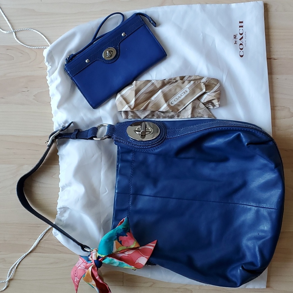 COACH Penelope: Blue Leather w/ Matching Wristlet